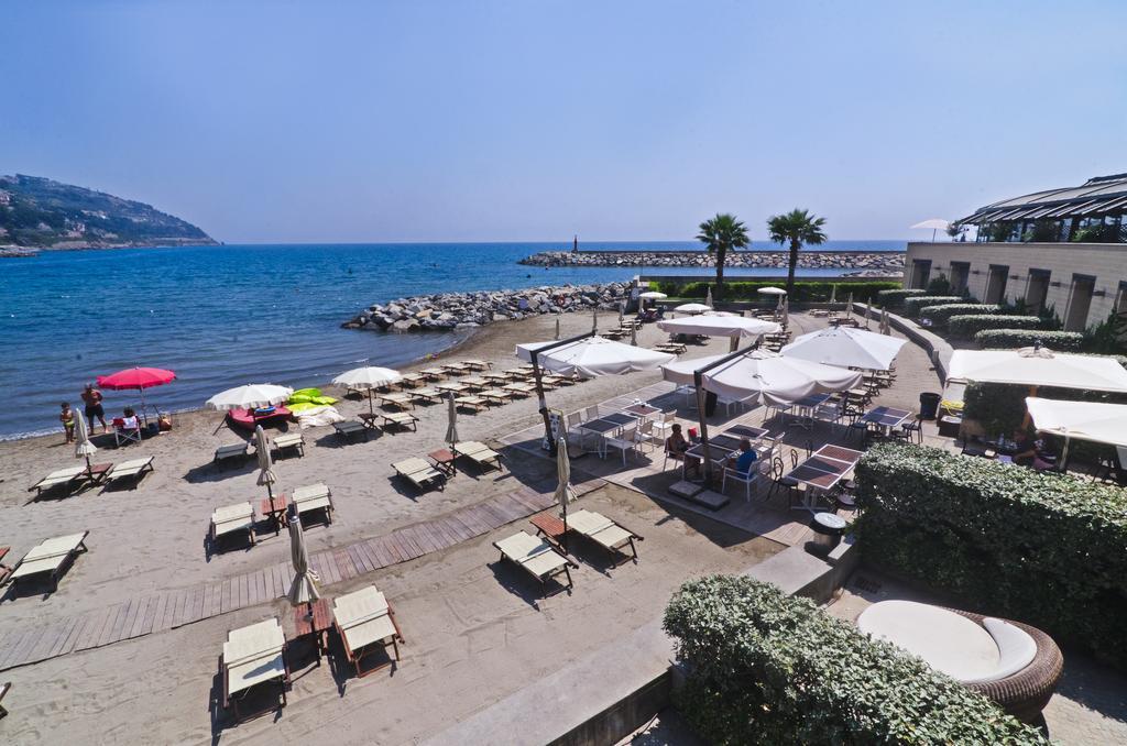 Riviera Dei Fiori Hotel